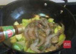 丝瓜炒对虾的做法图解3