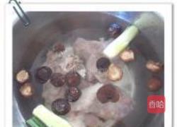 娃娃菜大骨汤的做法图解4