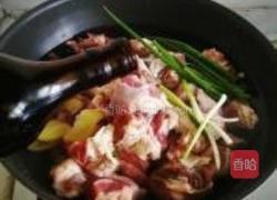 红烧牛腩土豆的做法图解2