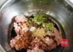 黄瓜猪肉木耳水饺的做法图解3