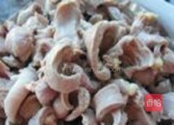 蒜苗炒鸡心的做法图解6