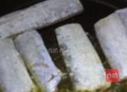 茼蒿炖带鱼的做法图解5