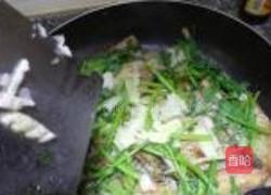 茼蒿炖带鱼的做法图解9