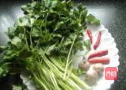 小米辣拌香菜的做法图解1