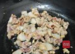 蕨菜炒花肉的做法图解4