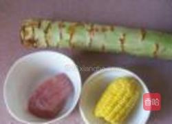 莴笋玉米炒肉丁的做法图解1