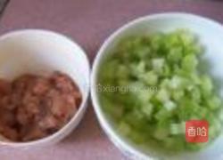 莴笋玉米炒肉丁的做法图解3