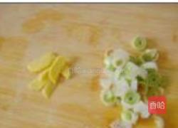 五花肉炖山药的做法图解2