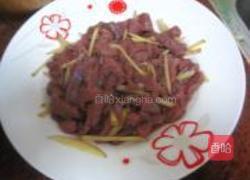 黑椒牛肉炒芹菜的做法图解1