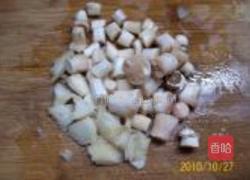 绿芥蓝蘑菇鸡丁的做法图解2