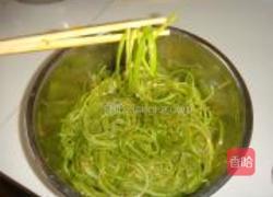 辣拌蒜苗丝的做法图解5
