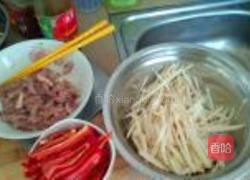子姜红椒肉丝的做法图解2