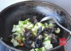 什锦丝瓜丁的做法图解5