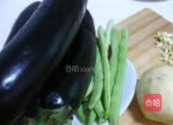 茄子炖土豆的做法图解1