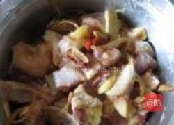 金针菜红枣蒸鸡的做法图解2