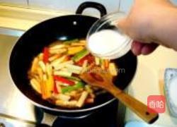 老醋炒菌菇配酸黄瓜生菜的做法图解12