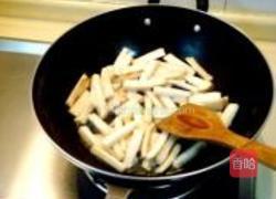 老醋炒菌菇配酸黄瓜生菜的做法图解4