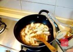 老醋炒菌菇配酸黄瓜生菜的做法图解6