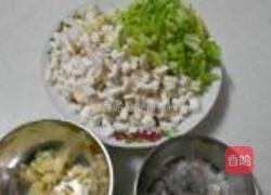 虾仁炒芹菜的做法图解2