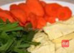 鲜笋炒腊肉的做法图解2