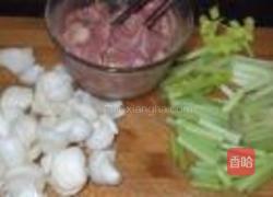 西芹炒百合的做法图解2