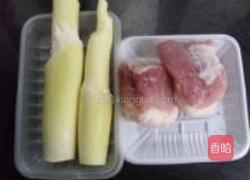 茭白焖肉的做法图解1