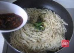 开洋葱油拌面的做法图解8