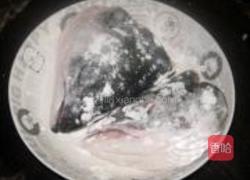 南瓜西芹烩三文鱼的做法图解2