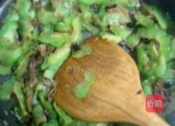 豆豉鲮鱼炒苦瓜的做法图解8
