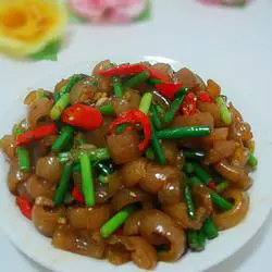 蒜苔炒猪皮的做法[图]