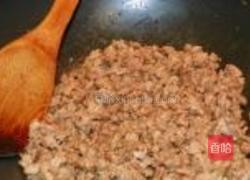 酸黄瓜四季豆炒肉末的做法图解1