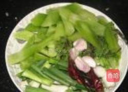 莴苣炒老腊肉的做法图解2