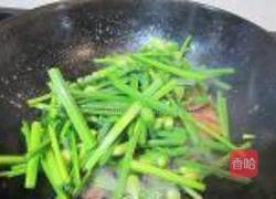 韭菜花炒笔管的做法图解4