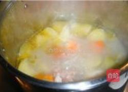 青红萝卜煲猪骨的做法图解4