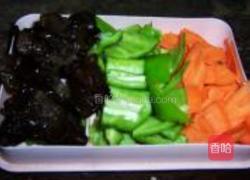 鱼香肉末黑白豆腐的做法图解2