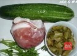 榨菜肉馅酿黄瓜的做法图解1