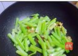 海米炒西芹的做法图解6