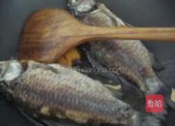 鲫鱼花蛤枸杞叶汤的做法图解6