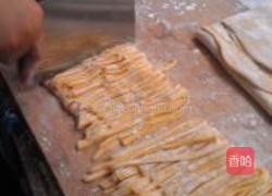 广东竹升面的做法图解5