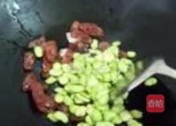 蚕豆红椒炒腊肠的做法图解6