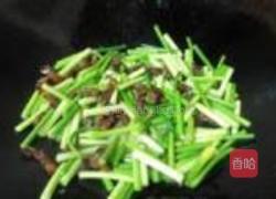 蒜心炒腊肉的做法图解5