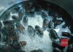 干煸茧蛹的做法图解1