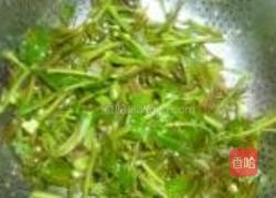 香椿炒鸡蛋的做法图解1