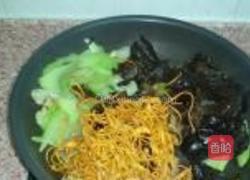 虫草花清炒西芹木耳的做法图解5