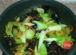 虫草花清炒西芹木耳的做法图解7