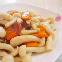 腊肠白玉菇的做法[图]