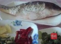 干焖鲤鱼的做法图解1
