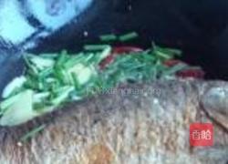 干焖鲤鱼的做法图解4