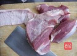 茶树菇红烧猪皮的做法图解1