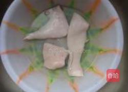 茶树菇红烧猪皮的做法图解2